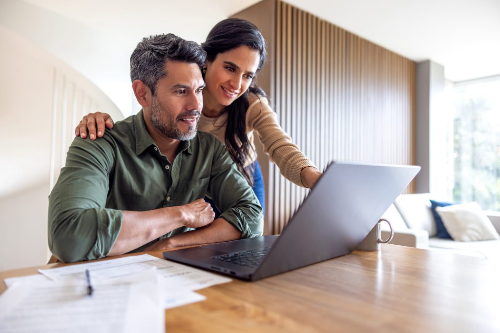 How to Choose Between a Money Market and Savings Account